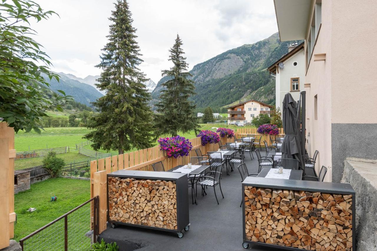 Hotel Crusch Alba Zernez Exterior foto