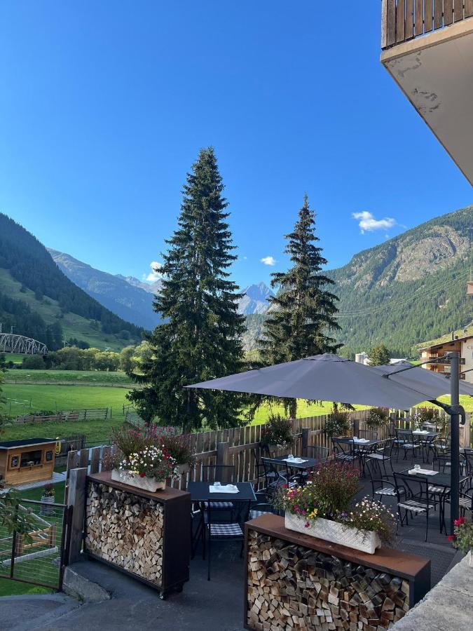 Hotel Crusch Alba Zernez Exterior foto