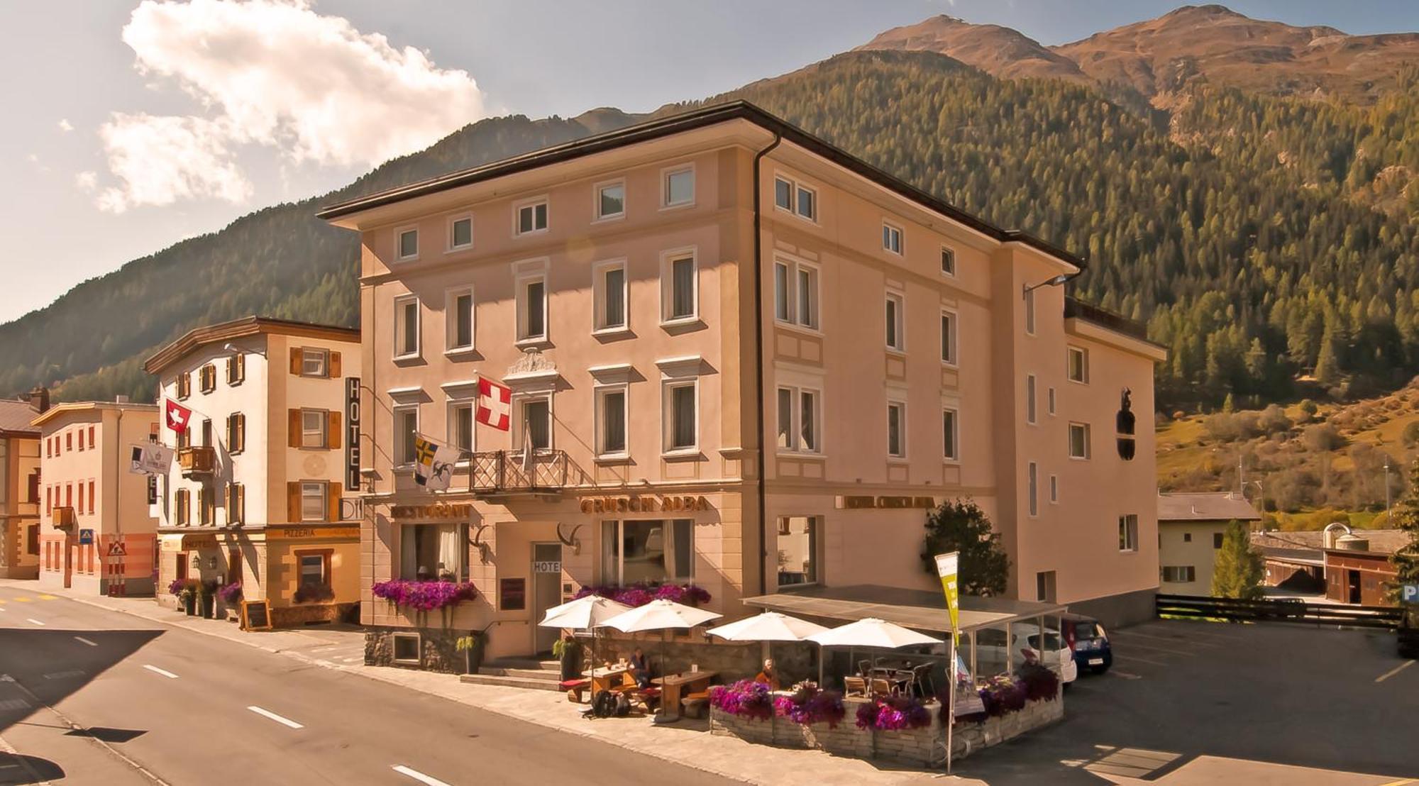 Hotel Crusch Alba Zernez Exterior foto